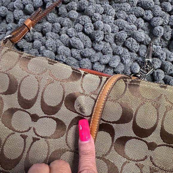 Coach Hampton Clip Signature Classic Shoulder Bag - Picture 13 of 14